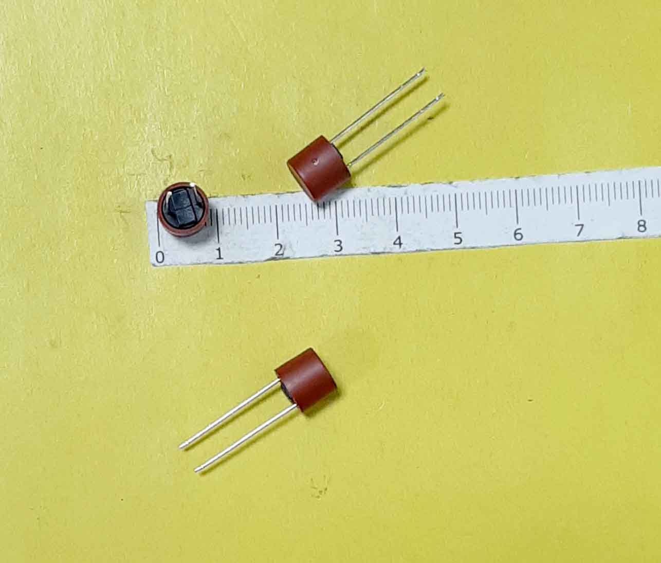 Предохранитель FUSE 382 Cylindrical 1А